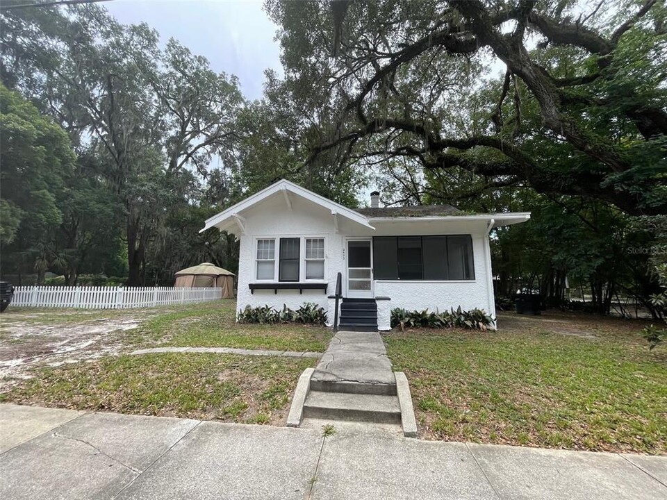 2635 W University Ave in Gainesville, FL - Building Photo