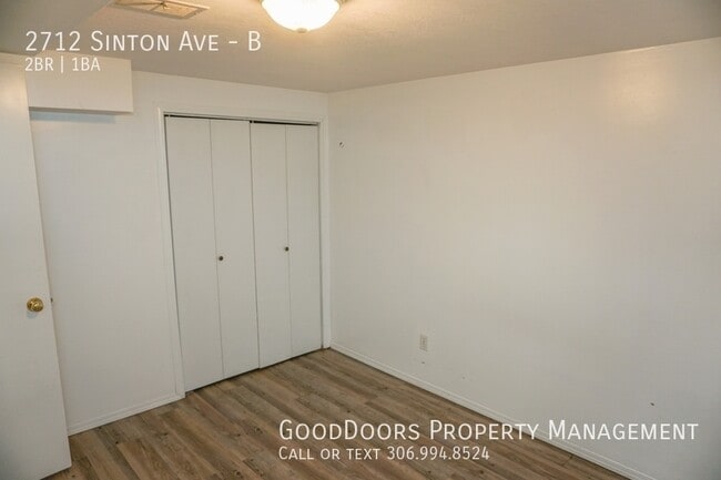 2712 Sinton Ave in Regina, SK - Building Photo - Building Photo