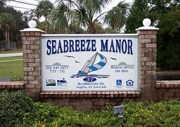 Seabreeze Manor in Inglis, FL - Foto de edificio