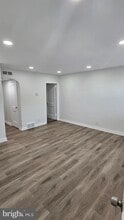 523 E Tabor Rd in Philadelphia, PA - Building Photo - Building Photo