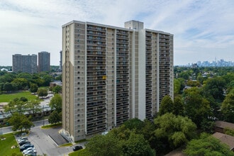 2 Second St in Toronto, ON - Building Photo - Building Photo