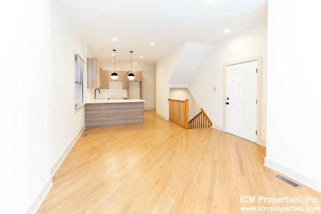 1322 W Diversey Pky, Unit 1326-1, Unit 1326-1