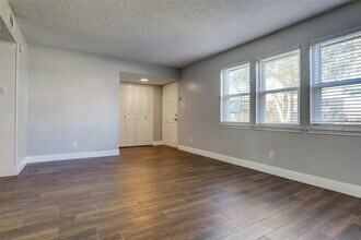 10458 Hammerly Blvd in Houston, TX - Building Photo - Building Photo
