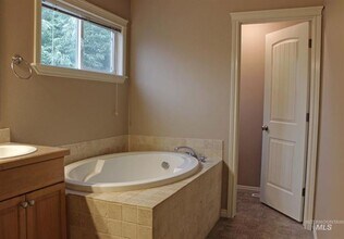 1370 E Ionia St in Meridian, ID - Building Photo - Building Photo