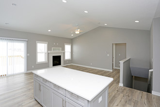 695 SE Tallgrass in Waukee, IA - Building Photo - Interior Photo