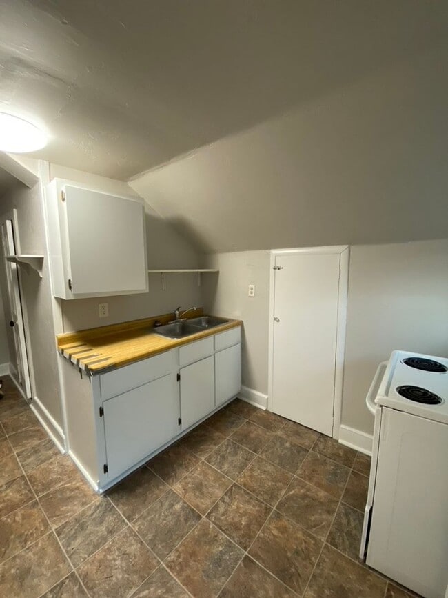 1229 School Ave in Oshkosh, WI - Building Photo - Building Photo