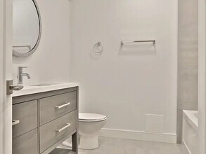 34 Noble St in Toronto, ON - Building Photo - Building Photo