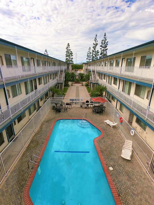 Torrance Palms in Torrance, CA - Building Photo