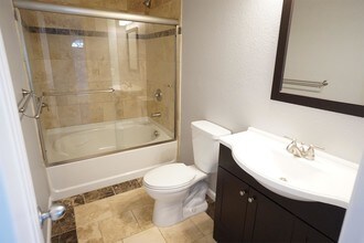 5025 E Weaver Ave in Centennial, CO - Building Photo - Building Photo