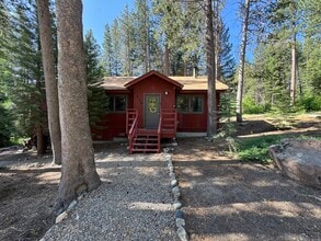 510 Little Mountain Ln in South Lake Tahoe, CA - Building Photo - Building Photo