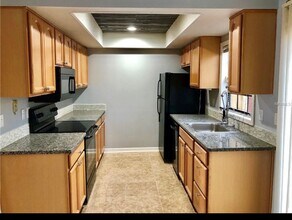 7404 Woodburn Ct in Winter Park, FL - Foto de edificio - Building Photo