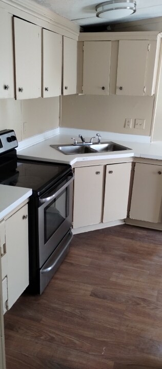 128 SE Guinevere Ct in Lake City, FL - Building Photo