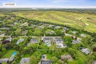 52 Country Club Dr in Southampton, NY - Building Photo - Building Photo