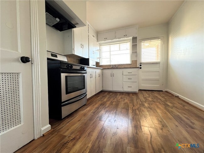 property at 3309 Grooms St
