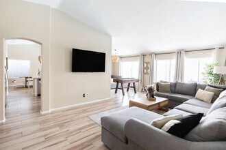 3350 E Tonto Ln in Phoenix, AZ - Building Photo - Building Photo