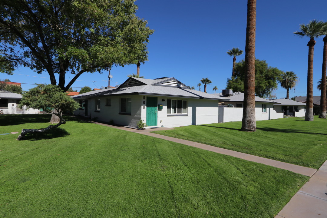 Roanoke Apartment Homes in Phoenix, AZ - Building Photo