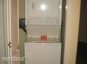 1617 W Superior St-Unit -Apartment in Chicago, IL - Building Photo - Building Photo