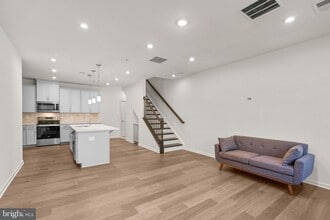 10011 -A American Pharoah Ln in Laurel, MD - Building Photo - Building Photo