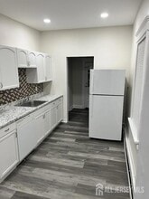 28 Victoria Ave, Unit A in Spotswood, NJ - Foto de edificio - Building Photo