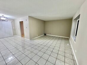 248 Waverly Dr in Elgin, IL - Foto de edificio - Building Photo