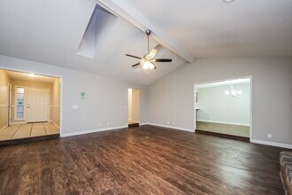 5551 Edenfield Rd in Jacksonville, FL - Building Photo - Building Photo