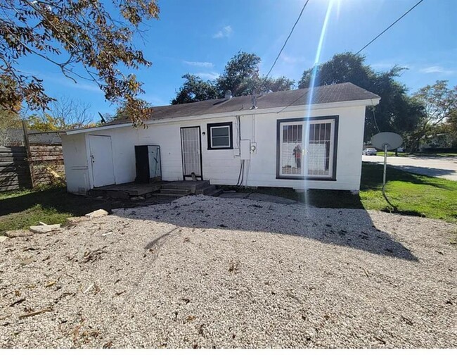 420 Gresham St in Baytown, TX - Building Photo - Building Photo