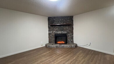 3643 SE 112th Ave in Portland, OR - Building Photo - Building Photo