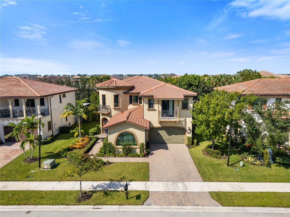 9245 Meridian Dr W in Parkland, FL - Building Photo