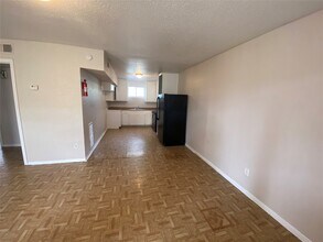 5610 Royal Palms St in Houston, TX - Building Photo - Building Photo