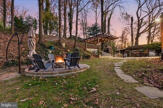 7203 Arthur Dr in Falls Church, VA - Building Photo - Building Photo