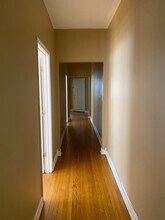 1064 W Granville Ave, Unit 34 in Chicago, IL - Building Photo - Building Photo