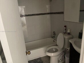 1000 SW 8th St in Hallandale Beach, FL - Building Photo - Building Photo