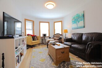 25 Claymoss Rd, Unit 2 in Boston, MA - Foto de edificio - Building Photo