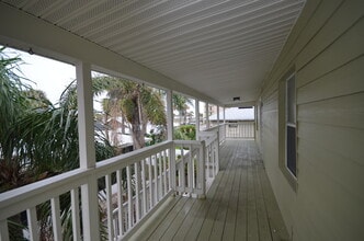 114 6th Ave S, Unit 4 in Jacksonville Beach, FL - Foto de edificio - Building Photo
