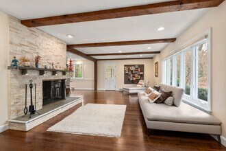 12 Hawthorne Ln in Weston, MA - Building Photo - Building Photo