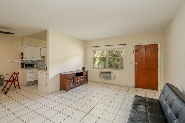 1250 S Alhambra Cir in Coral Gables, FL - Building Photo - Building Photo