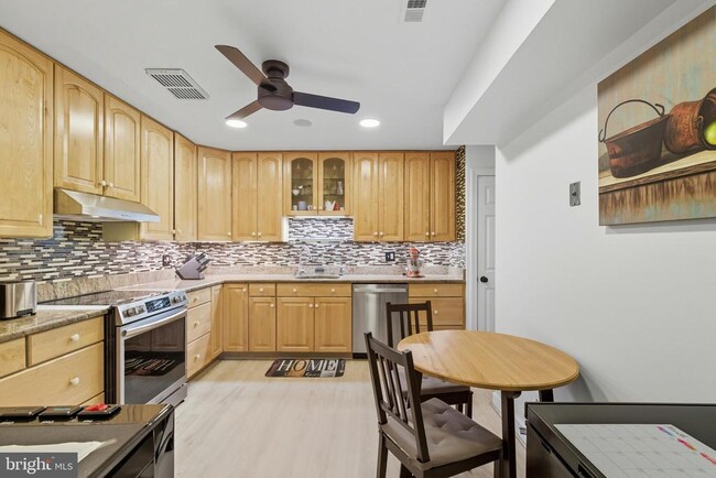 11430 Strand Dr in Rockville, MD - Building Photo - Building Photo