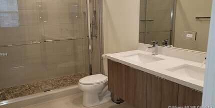 7809 NW 104th Ave, Unit 27 in Doral, FL - Building Photo - Building Photo