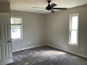 220 Larchwood Dr in Simpsonville, SC - Building Photo - Building Photo