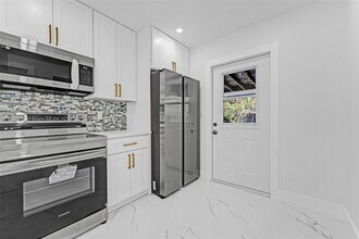 3837 NE 16th Terrace in Pompano Beach, FL - Building Photo - Building Photo