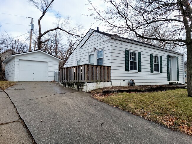 530 W 10th St N in Newton, IA - Building Photo - Building Photo