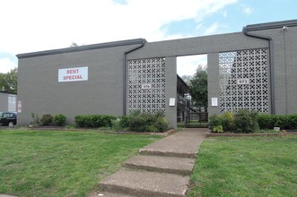 972-990 Berclair Rd in Memphis, TN - Foto de edificio - Building Photo