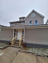 627 E 2nd Ave, Unit 1st floor in Tarentum, PA - Building Photo