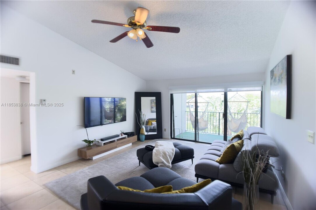 9088 W Atlantic Blvd in Coral Springs, FL - Building Photo