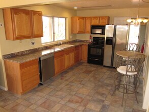 3260 Laurashawn Ln in Escondido, CA - Building Photo - Building Photo