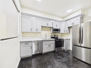 8453 Langdon Ave in Los Angeles, CA - Building Photo - Building Photo
