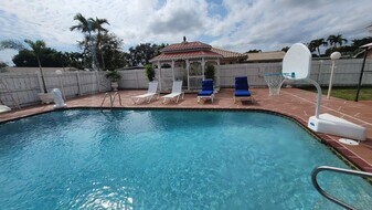 1283 Larch Way in Wellington, FL - Building Photo