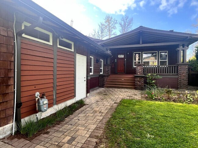 9376 Sullivan St in Burnaby, BC - Building Photo - Building Photo