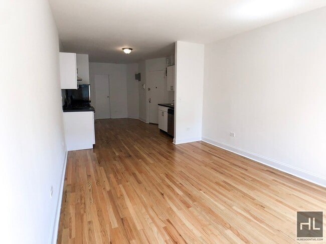 E 89 ST in New York, NY - Building Photo - Building Photo