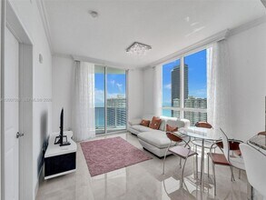 1945 S Ocean Dr, Unit 2101 in Hallandale Beach, FL - Foto de edificio - Building Photo